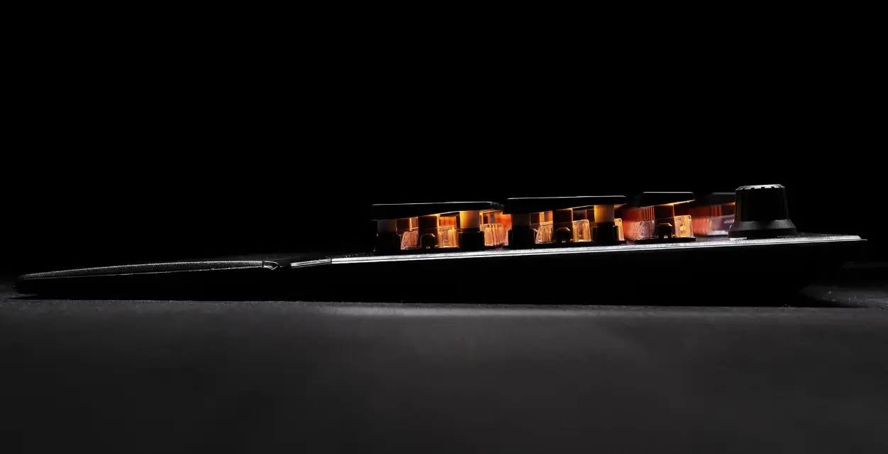 Roccat Vulcan 120 AIMO, Mehaaniline klaviatuur - Pilt 3